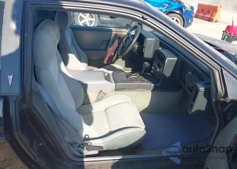 1987 Pontiac Fiero z USA, uszkodzony, nr VIN 1G2PE11R0HP229286